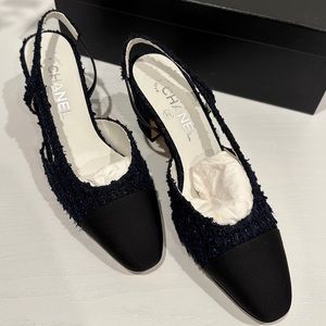 Brand new Chanel Slingback in Tweed - black and navy